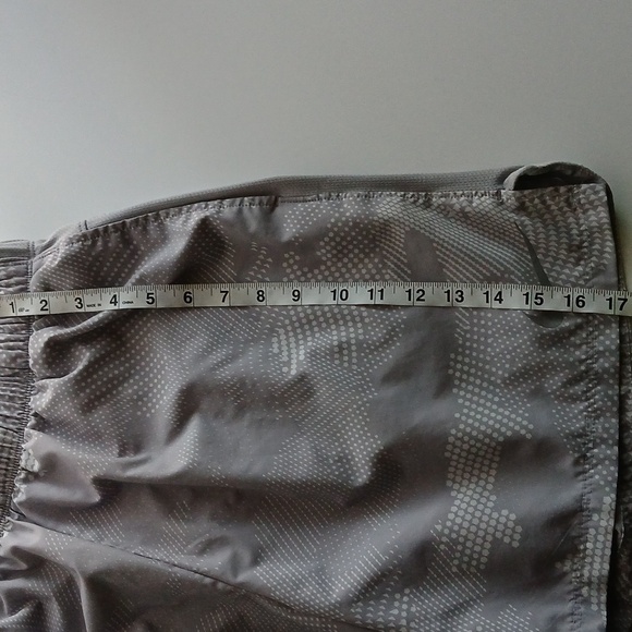 Nike Shorts Men’s Large Gray Swoosh - Picture 9 of 11